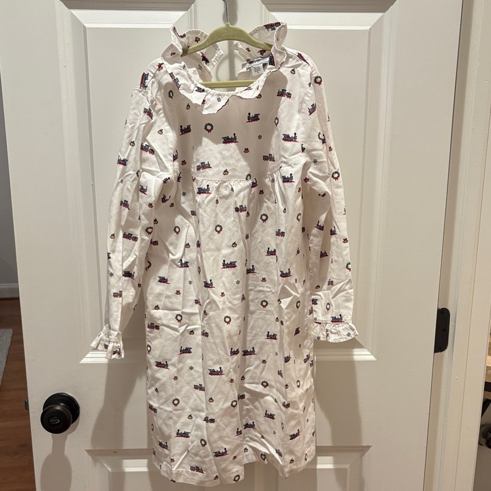 White Long-Sleeve Nightgown with Pattern